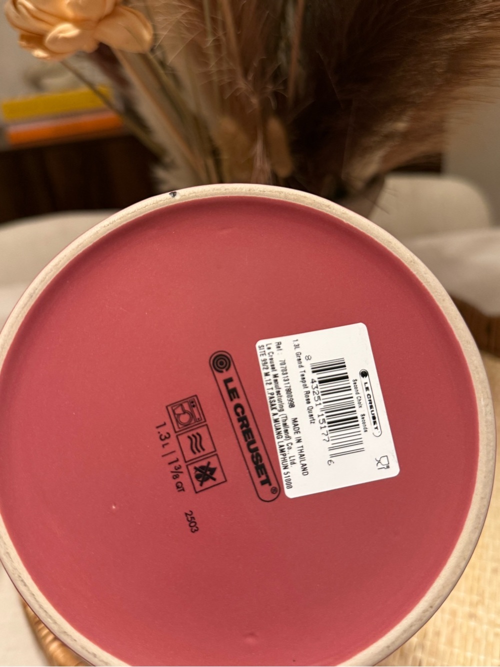 Le Creuset 1.3L Grand Teapot, Rose Quartz - Picture 4 of 6